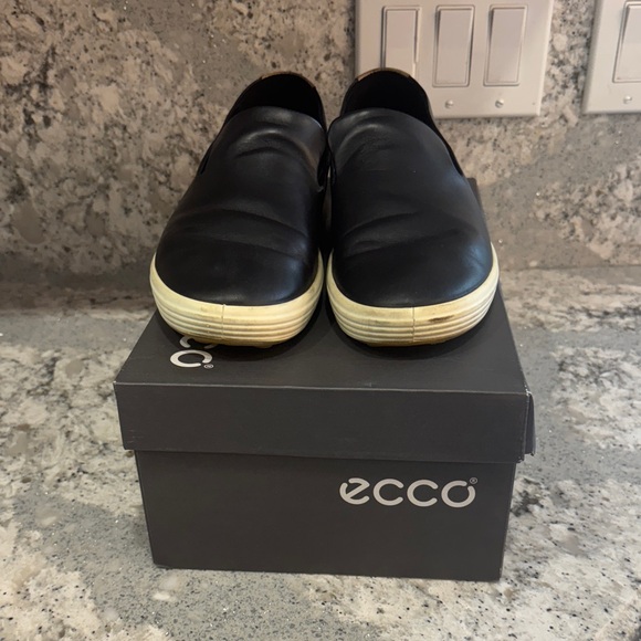 Ecco Black Leather Casual Slip-Ons - Picture 1 of 2